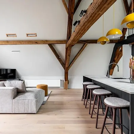 Huswell - City-view Loft With Wooden Beams And Mezzanine Lägenhet *